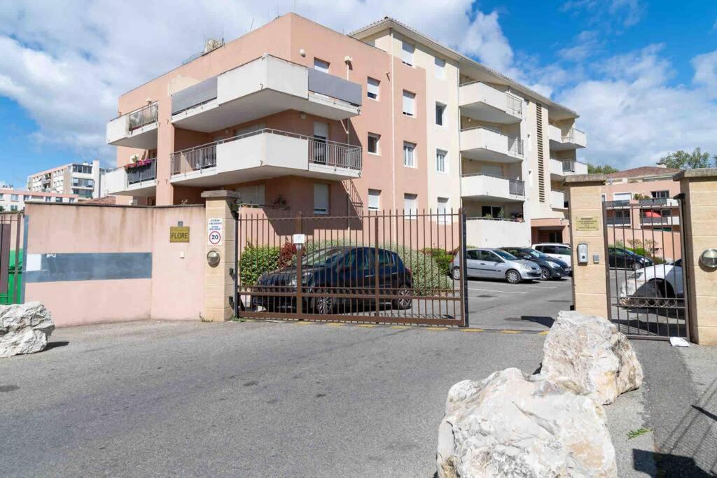 Appartement Avignon Garage-Spacieuse Terrasse Bagian luar foto